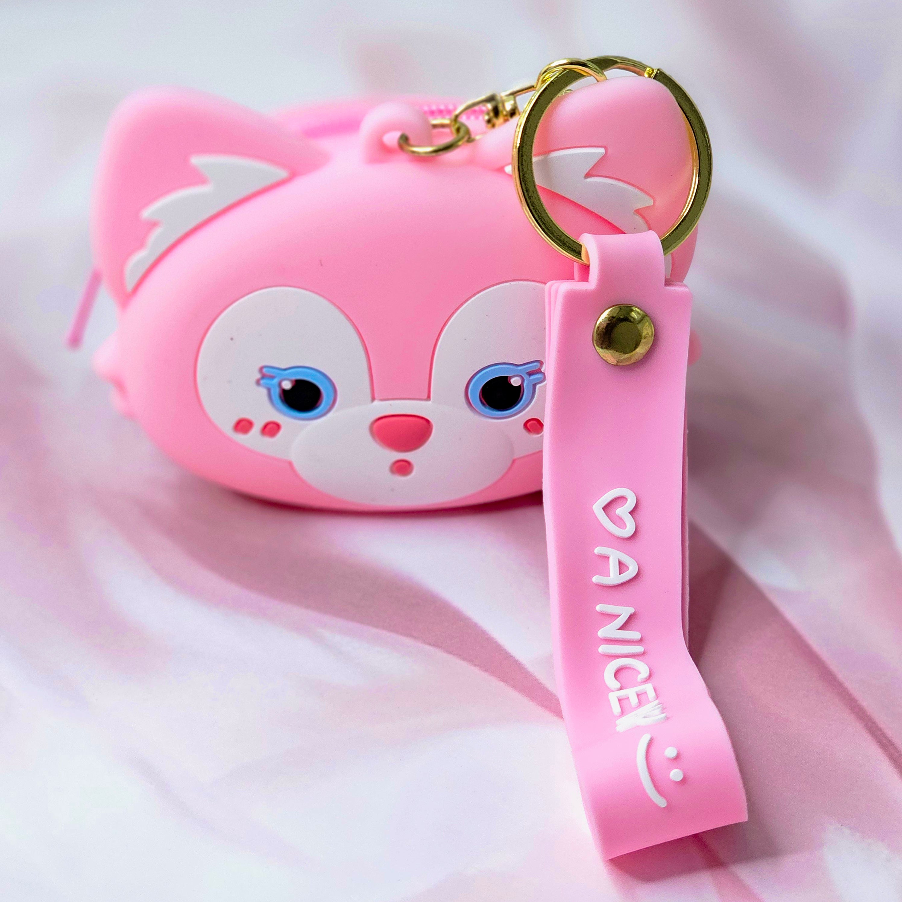 Durable silicone Tom character coin purse and keychain, a unique accessory for kids' bags or keys, combining style and utility. www.usmile.com